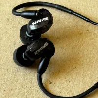 ایرفون مانیتورنیگ Shure SE215|لوازم جانبی موبایل و تبلت|تهران, اکباتان|دیوار