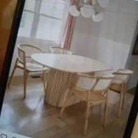 نجار ماهر صندلی و میز ناهار خوری