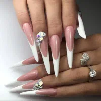 آموزش و خدمات کاشت ناخن