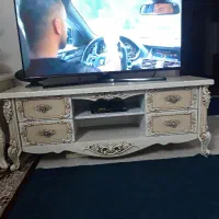 میز تلوزیون تمیز و سالم