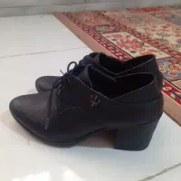 کفش|کیف، کفش، کمربند|رباط‌کریم, رباط‌کریم|دیوار