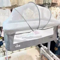 تخت کنار مادر