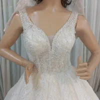 لباس عروس از سایز ۳۸ تا ۴۲ و قابل تبدیل تا سایز ۴۴|لباس|اصفهان, محمودیه|دیوار