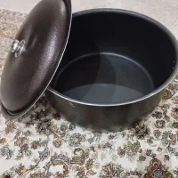 تعدادی قابلمه نسوز و ظروف روحی