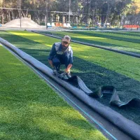 خدمات نصب حرفهای چمن مصنوعی