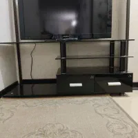 میز تلویزیون شیشه‌ای