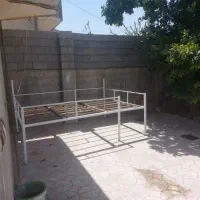 تخت فلزی