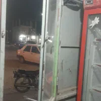 یک باب دکه همراه یخچال قفسه وترازوبفروش میرسد