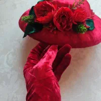 کلاه یلدای|لباس|اصفهان, سروستان|دیوار