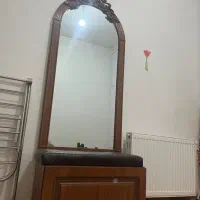 آینه قدی همراه با صندلی و کمد