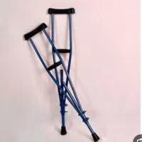 عصا زیر بغل بزرگسال