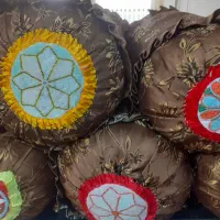 ۱۶عددته بالشتی بزرگ و۱۶عددروبالشتی اول ودوم