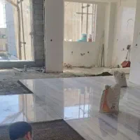 دو نیرو کارگر  وارد برای کاشی‌کاری برای رودان