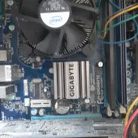 تعدادی کامپیوتر به همراه مانیتور به فروش میرسدیکجا