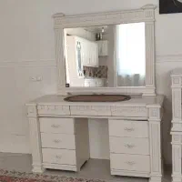 ایینه و بغل تختی