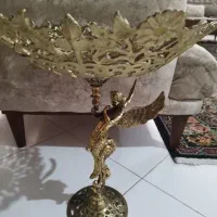 ظرف میوه برنجی کنار سالنی برنجی ظروف پذیرایی