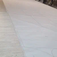 قیچی کار و پارچه پهن کن