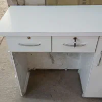 میز و قفسه فروشگاهی