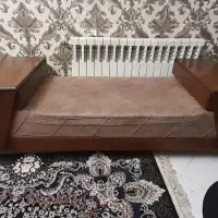 مبل، میز ناهارخوری، آینه و کنسول