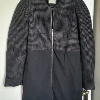 تعدادی لباس در حد نو|لباس|نیشابور, بزرگمهر|دیوار