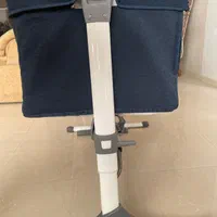 تخت کنار مادر Zooye و کریر