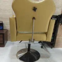 صندلی رنگ و کوتاهی  کاملا سالم