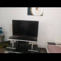 تلوزیون ومیز تلوزیون