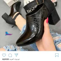 بوت|کیف، کفش، کمربند|معمولان, |دیوار