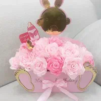 باکس گل رز جاودان صورتی برای دیدنی نوزاد
