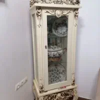 ویترین به همراه دکوری های نفیس