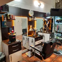 دکور و صندلی آرایشگاه مردانه