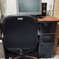 کامپیوتر همراه میز