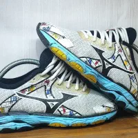 کفش های اورجینال بروکس .میزانو‌