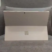 لپ تاپ سرفیس پرو ۶ با وسایل