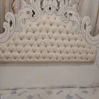 تخت خواب و تشک رویال و میز عسلی در حد نو