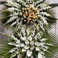 تاج گل ترحیم،جشن،افتتاحیه