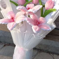 دسته گل و عروسک آماده تحویل
