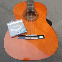 گیتار والنسیا اصلی