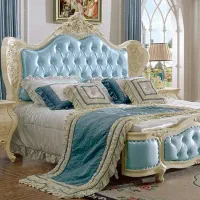 خانم برای آشپزی و نظافت منزل