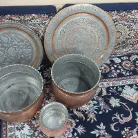 دوعدد کلدون بزرگ  ویک عدد کلدون کوچک  مسی|کلکسیون اشیاء عتیقه|بهارستان, |دیوار