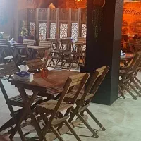 میزو صندلی چوبی و یخچال