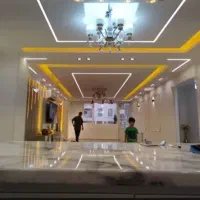 کناف سقف کاغذب.  لاین نوری دیوار پوششی. و