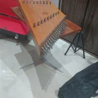 سنتور با میز و پایه نت