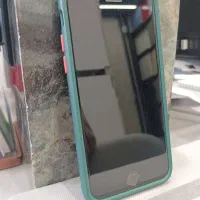 آیفون se2020  سالم