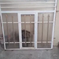 پنجره در ابعاد ۱و نیم در ۱و نیم با شیشه سالم  و نو
