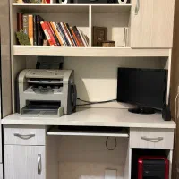 کتابخونه و میز تحریر و صندلی جک دار