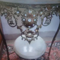 میز برنز و پرده