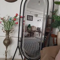 آیینه قدی سالم و تمیز