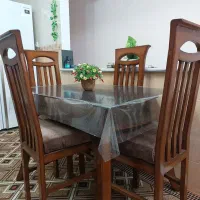 میز غذاخوری در حد نو