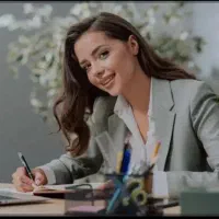 منشی خانم املاک